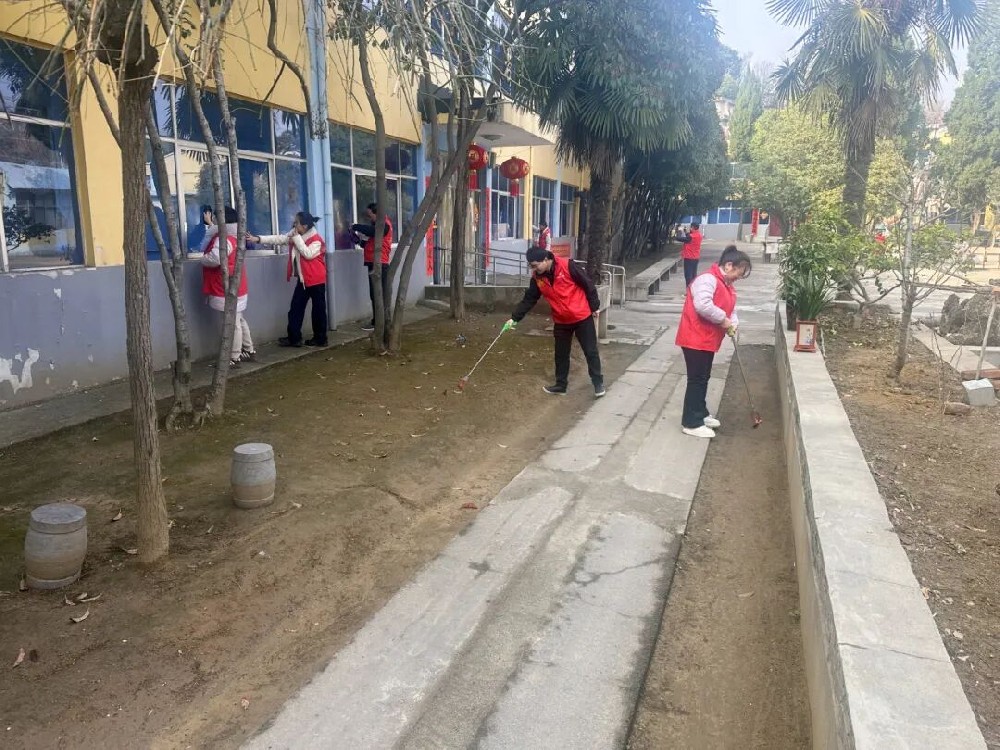 【精神文明建设】践行雷锋精神 传递敬老温情│郑投产业园公司联合马寨社区开展志愿服务活动